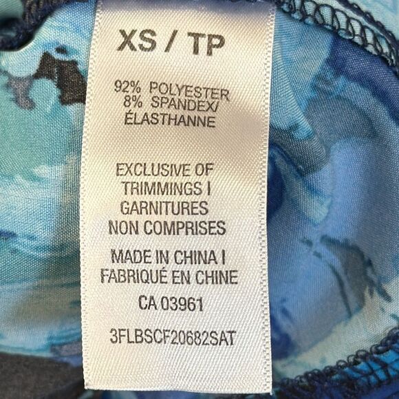 Scrubletics Women's Patterned Blue Two Tone  Short Sleeve Scrub Top Sz XS - Picture 10 of 11